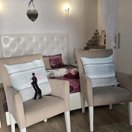 Angir Martina * Brodarica (Sibenik-Knin)