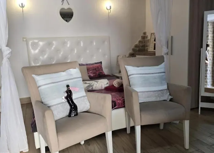 Angir Martina * Brodarica (Sibenik-Knin)